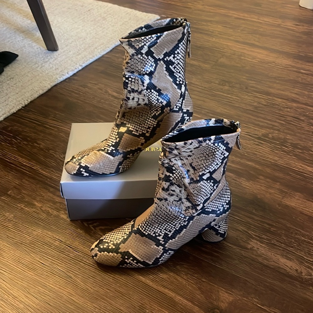 Zara Snake pattern boots size EU39 or US8. Worn 3 times. Good condition